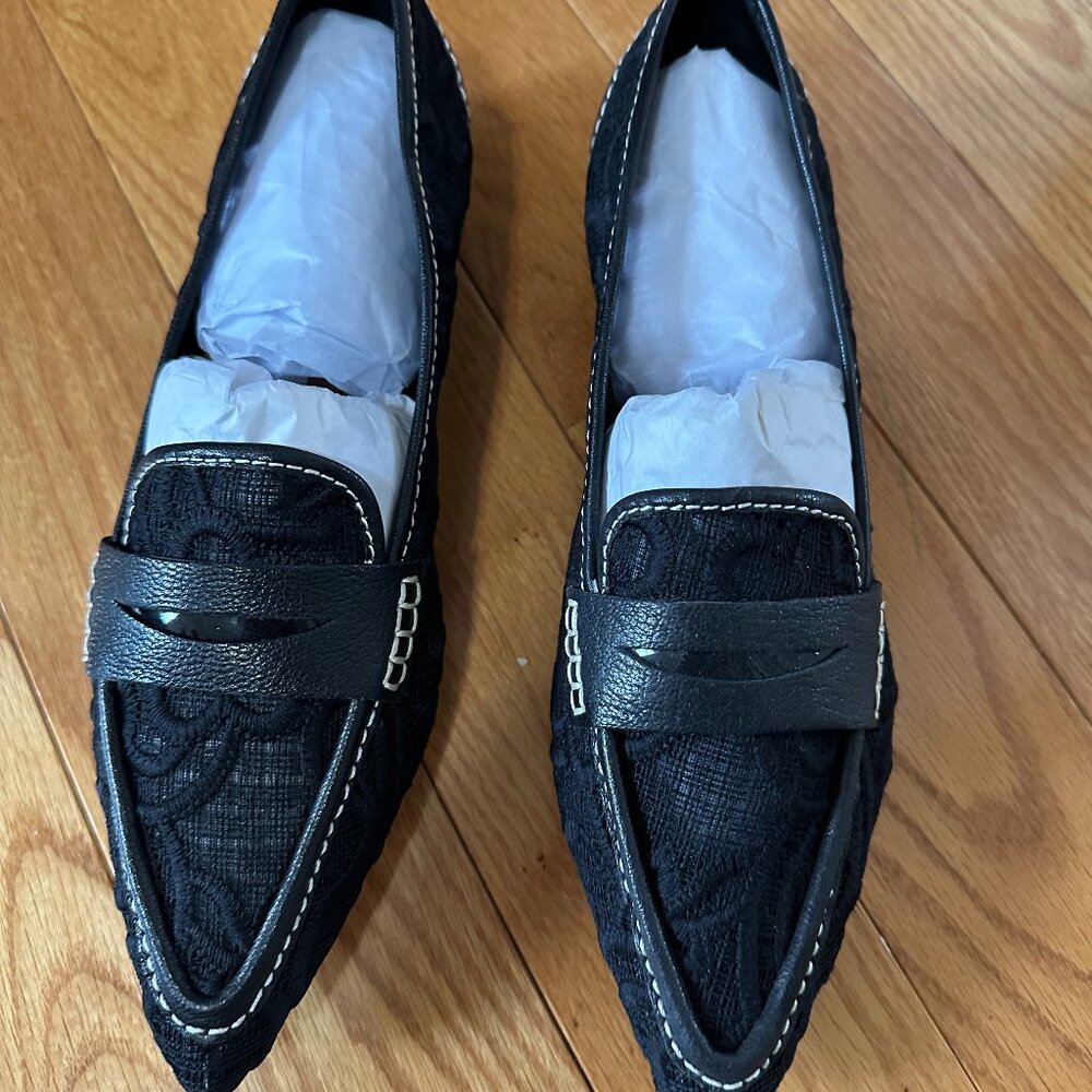 Donald Pliner womens size 9 RENEE black flat loafer slip ons